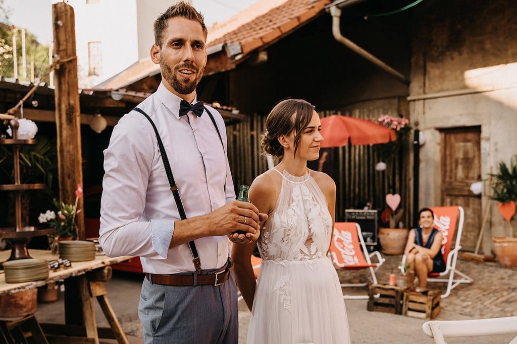 Der Bräutigam hält eine kurze Ansprache